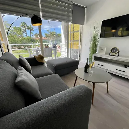 Pretty Pool View Apartment