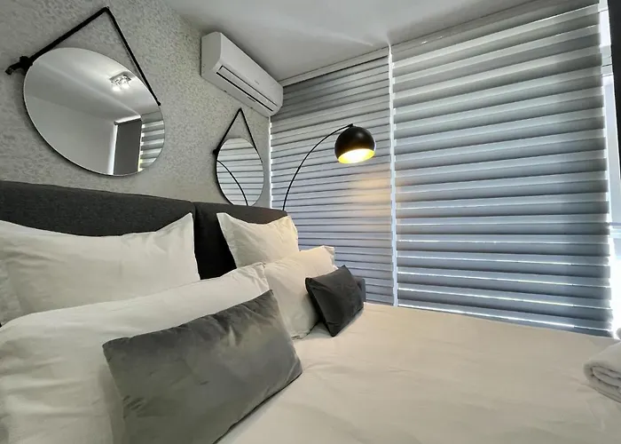 Pretty Pool View Apartment *