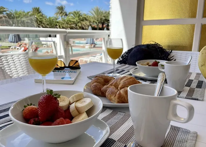 Pretty Pool View Апартаменти