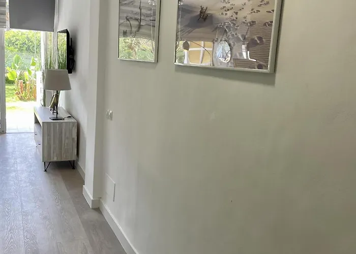 Апартаменти Pretty Pool View